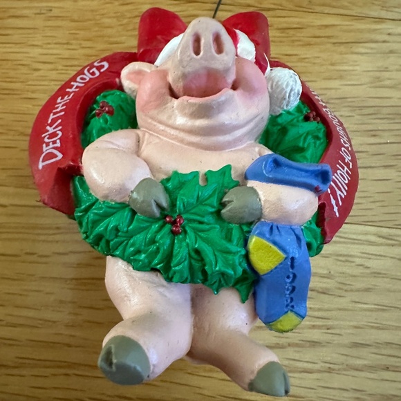 Hallmark 1992 Deck the Hogs with Boughs of Holly Ornament - Picture 5 of 16